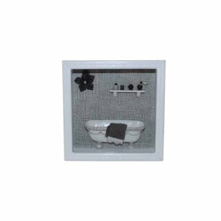 Quadro decorativo com banheira e miniaturas