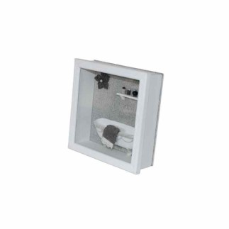 Quadro decorativo com banheira e miniaturas