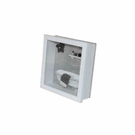 Quadro decorativo com banheira e miniaturas