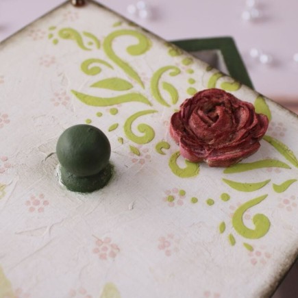 Apply 5 Roses in resin