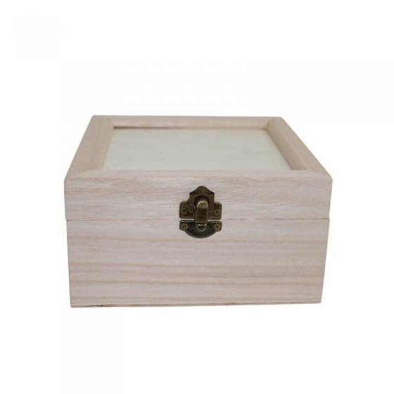 Box with 4 dividers
