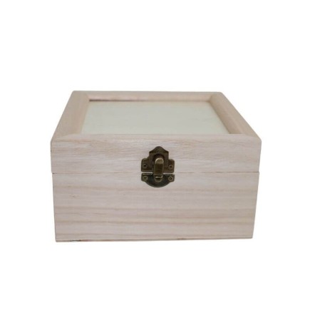 Box with 4 dividers